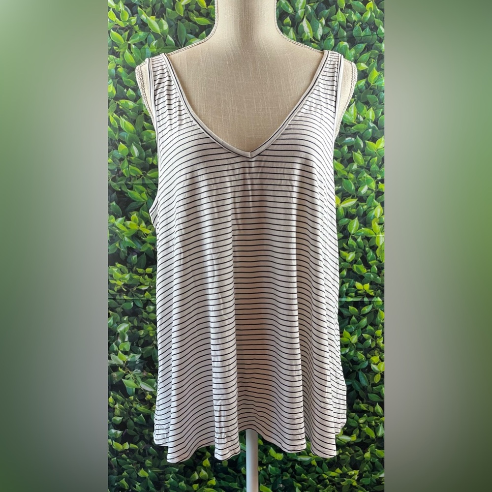 Old Navy Size:4X Women Sleeveless Top White/ Black Super Cute - Picture 1 of 9